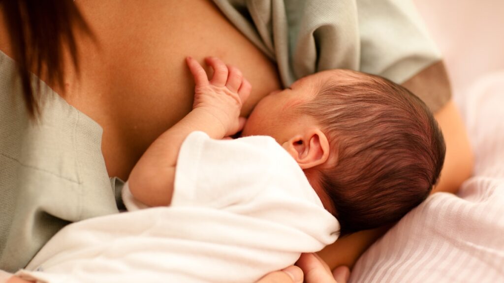 allattamento riduce rischi tumore seno e ovaio